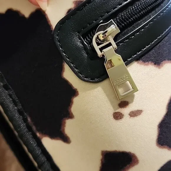 Jen & Co Jolee Washable Neoprene Crossbody with Guitar Strap - Picture 3 of 6